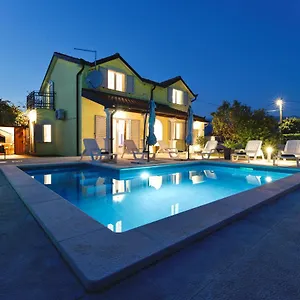 https://relax-house-nizic.primorje-gorskikotar.com