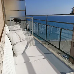 Apartment Casa Di Noemi - Seafront With Parking, Savona