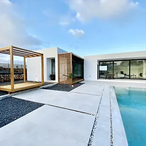https://villa-bf.in-canary-islands.com